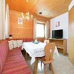 Alluring With Swimming Pool In Tyrol 公寓