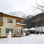 公寓 Alluring With Swimming Pool In Tyrol *