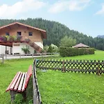 アパート Alluring With Swimming Pool In Tyrol