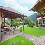 Alluring With Swimming Pool In Tyrol アパート ヴァイトリンク