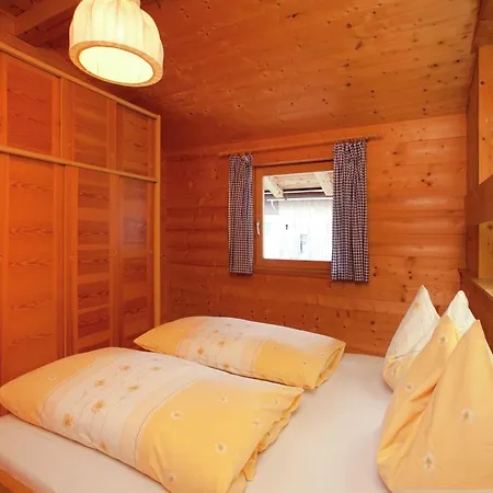 Alluring With Swimming Pool In Tyrol 瓦德林