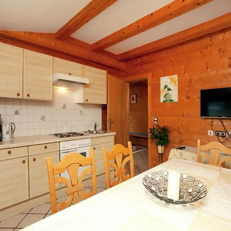 Alluring With Swimming Pool In Tyrol 아파트