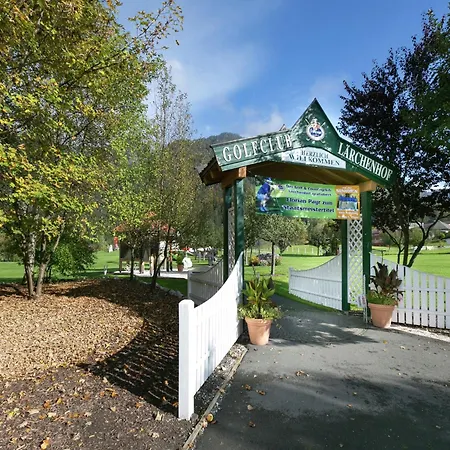 아파트 Alluring With Swimming Pool In Tyrol