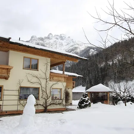 아파트 Alluring With Swimming Pool In Tyrol *