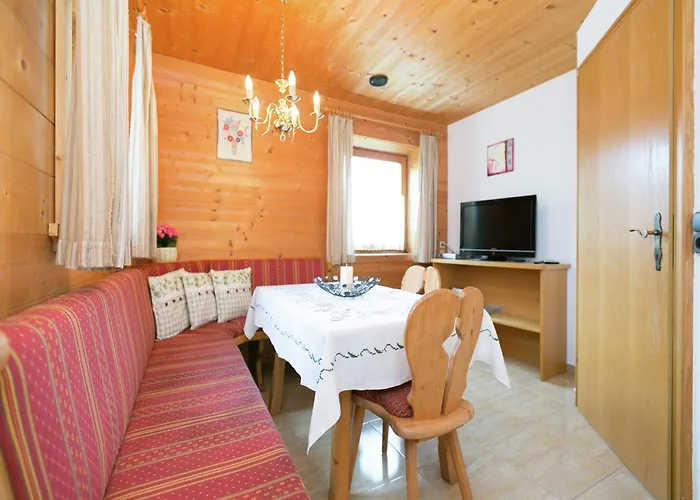 Alluring With Swimming Pool In Tyrol شقة